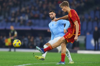 Roma, İtalya 10.01.2024: Lazio 'dan Taty Castellanos, Roma' dan Huijsen İtalya CUP Copia Frecciarossa 2024 'te eylem halindeyken, futbol karşılaşması Roma' daki Olimpiyat Stadyumu 'nda SS LAZIO' ya karşı AS ROMA