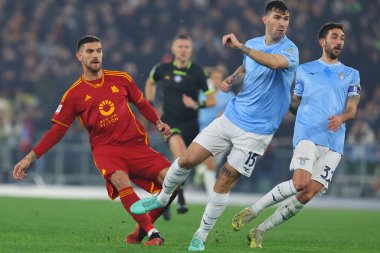 Roma, İtalya 10.01.2024: Romanlardan Lorenzo Pellegrini, Lazio 'dan Alessio Romagnoli, İtalya CUP Copia Frecciarossa 2023 yılında, Roma' daki Olimpiyat Stadyumu 'nda SS LAZIO AS ROMA' ya karşı futbol karşılaşması
