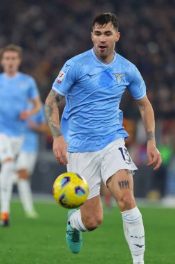Roma, İtalya 10.01.2024: Lazio 'lu Alessio Romagnoli İtalya Futbol Ligi Coppa Italia Frecciarossa 2023, Roma' daki Olimpiyat Stadyumu 'nda SS LAZIO' ya karşı AS ROMA maçında görev yapıyor