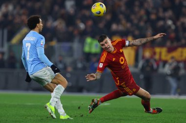 Roma, İtalya 10.01.2024: Lazio 'dan Felipe Anderson, Roma' dan Gianluca Mancini ITALY CUP Coppa Italia Frecciarossa 2024, Roma 'daki Olimpiyat Stadyumu' nda SS LAZIO AS ROMA 'ya karşı
