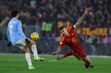 Roma, İtalya 10.01.2024: Lazio 'dan Felipe Anderson, Roma' dan Gianluca Mancini ITALY CUP Coppa Italia Frecciarossa 2024, Roma 'daki Olimpiyat Stadyumu' nda SS LAZIO AS ROMA 'ya karşı