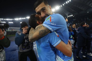 Roma, İtalya 10.01.2024: Lazio 'lu Lazio' lu Pedro ve Lazio 'lu Mattia Zaccagni İtalya CUP Copia Frecciarossa 2024' ün sonunda Roma 'daki Olimpiyat Stadyumu' nda oynanan SS LAZIO-AS ROMA karşılaşmasında zaferi kutladılar.