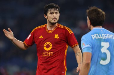 Roma, İtalya 10.01.2024: İtalyan Sardar Azmoun İtalya CUP Copia Frecciarossa 2024 'de görev başında, futbol karşılaşması SS LAZIO ile Roma' daki Olimpiyat Stadyumu 'nda AS ROMA karşılaşması