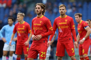 Roma, İtalya 14.01.2024: İtalyan Serisi A TIM 2023-2024 futbol karşılaşmasında Gallo, Roma Olimpiyat Stadyumu 'nda SS Lazio' ya karşı ABD Lecce maçında görev yapıyor.