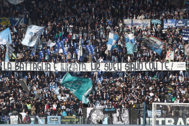 Roma, İtalya 14.01.2024: Lazio taraftarları İtalyan Serie A TIM 2023-2024 futbol karşılaşmasında Sven Goran Ericksson 'un bayrağını Roma' daki Olimpiyat Stadyumu 'nda SS Lazio' ya karşı ABD Lecce maçında gösterdiler..