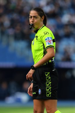 Roma, İtalya 14.01.2024: İtalyan Serisi A TIM 2023-2024 futbol karşılaşmasında kadın hakem Maria Ferreri Caputi Roma 'daki Olimpiyat Stadyumu' nda SS Lazio 'ya karşı ABD Lecce.