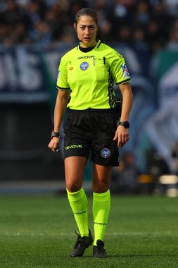 Roma, İtalya 14.01.2024: İtalyan Serie A TIM 2023-2024 futbol karşılaşmasında kadın hakem Maria Ferrieri Caputi Roma 'daki Olimpiyat Stadyumu' nda SS Lazio 'ya karşı ABD Lecce.