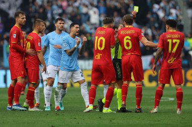 Roma, İtalya 14.01.2024: İtalyan Serisi A TIM 2023-2024 futbol karşılaşmasında Lazio 'nun ABD Lecce' ye karşı Roma Olimpiyat Stadyumu 'nda oynadığı karşılaşmada Lazio' lu Mattia Zaccagni ve Lecce 'nin oynadığı maç..