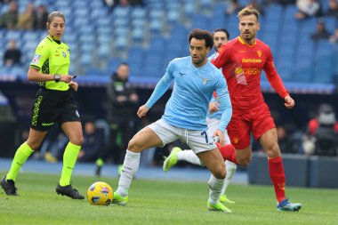 Roma, İtalya 14.01.2024: Lazio 'dan Felipe Anderson, Lecce' den Pongracic İtalyan Serie A TIM 2023-2024 futbol karşılaşması sırasında Roma Olimpiyat Stadyumu 'nda SS Lazio' ya karşı ABD Lecce.