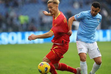 Roma, İtalya 14.01.2024: Lecce 'li Askildsen, Lazio' lu Pedro İtalyan Serie A TIM 2023-2024 futbol karşılaşması sırasında Roma Olimpiyat Stadyumu 'nda SS Lazio' ya karşı ABD Lecce.