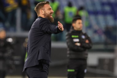 Roma, İtalya 20.01.2024: Yeni Teknik Direktör Daniele De Rossi, Roma 'daki Olimpiyat Stadyumu' nda AS-Hellas Verona 'ya karşı oynanan İtalya Serie A TIM 2023-2024 futbol karşılaşmasında Roman yedek kulübesine ilk kez girdi..