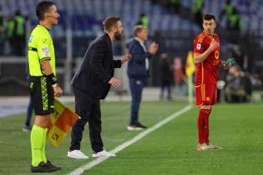 Roma, İtalya 20.01.2024: Daniele De Rossi İtalya Serie A TIM 2023-2024 futbol karşılaşması sırasında Roma 'dan Stephan El Shaarawy ile Roma Olimpiyat Stadyumu' nda AS Roma 'ya karşı Hellas Verona maçında konuştu.