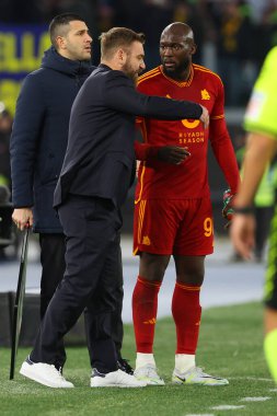 Roma, İtalya 20.01.2024: Daniele De Rossi İtalya Serie A TIM 2023-2024 futbol karşılaşması sırasında Roma 'dan Romelu Lukaku ile Roma Olimpiyat Stadyumu' nda AS Roma 'ya karşı Hellas Verona maçında konuştu.