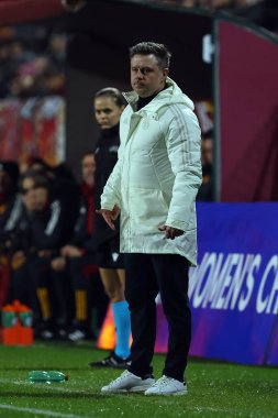 Roma, İtalya 24.01.2024: Alexander Straus Bayern teknik direktörü UEFA Kadınlar Şampiyonlar Ligi 2023-2024 futbol karşılaşmasında, AS Roman FC Bayern Munchen 'e karşı Roma' daki Tre fontane Stadyumu 'nda oynanan C aşaması C Grubu karşılaşmasında görev aldı..