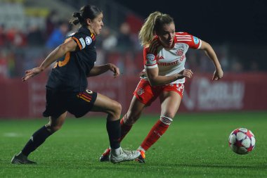 Roma, İtalya 24.01.2024: Bayern 'den Linda Dallmann, UEFA Kadınlar Şampiyonlar Ligi 2023-2024 futbol karşılaşması sırasında Roma' daki Tre fontane Stadyumu 'nda AS Roma ile FC Bayern Munchen arasında oynanan C aşaması C Grubu karşılaşmasında görev aldı..