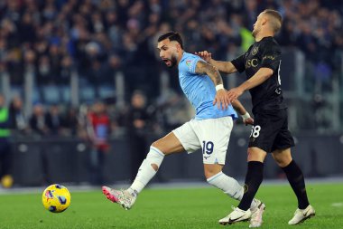 Roma, İtalya 28.01.2024: Napoli 'li Lobotka, Lazio' lu Taty Castellanos İtalyan Serisi A TIM 2023-2024 futbol karşılaşması sırasında Roma 'daki Olimpiyat Stadyumu' nda SS Lazio 'ya karşı SSC Napoli.