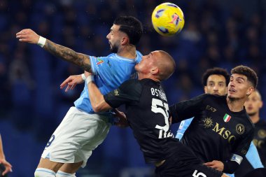 Roma, İtalya 28.01.2024: Lazio 'dan Taty Castellanos kalorifere atlıyor, Napoli' den Leo Ostigard İtalya Serie A TIM 2023-2024 futbol karşılaşmasında Roma 'daki Olimpiyat Stadyumu' nda SS Lazio 'ya karşı SSC Napoli.