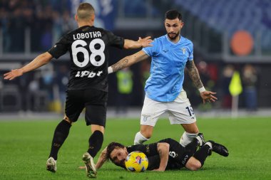 Roma, İtalya 28.01.2024: Lazio 'lu Taty Castellanos İtalya Serisi A TIM 2023-2024 futbol karşılaşmasında Napoli' li Mario Rui ile birlikte Roma 'daki Olimpiyat Stadyumu' nda SSC Napoli 'ye karşı mücadele etti..