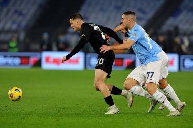 Roma, İtalya 28.01.2024: Napoli 'den Piotr Zielinski, Lazio' dan Adam Marusiç İtalyan Serisi A TIM 2023-2024 futbol karşılaşmasında Roma 'daki Olimpiyat Stadyumu' nda SS Lazio 'ya karşı SSC Napoli.