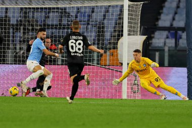 Roma, İtalya 28.01.2024: Lazio 'dan Taty Castellanos, Napoli' den Pierluigi Gollini İtalyan Serie A TIM 2023-2024 futbol karşılaşması sırasında Roma 'daki Olimpiyat Stadyumu' nda SS Lazio 'ya karşı SSC Napoli.