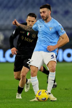 Roma, İtalya 28.01.2024: Napoli 'den Piotr Zielinski, Lazio' dan Maria Gila İtalyan Serisi A TIM 2023-2024 futbol karşılaşması sırasında Roma 'daki Olimpiyat Stadyumu' nda SS Lazio 'ya karşı SSC Napoli.