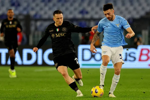 Roma, İtalya 28.01.2024: Napoli 'den Piotr Zielinski, Lazio' dan Maria Gila İtalyan Serisi A TIM 2023-2024 futbol karşılaşması sırasında Roma 'daki Olimpiyat Stadyumu' nda SS Lazio 'ya karşı SSC Napoli.