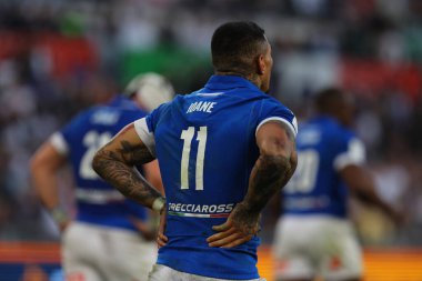 Roma, İtalya 03.02.2024: Monty Ioane (ITA) 3 Şubat 2024 tarihinde İtalya 'nın başkenti Roma' da oynanan Stadio Olimpico 'da ITALY ile ENGLAND arasında oynanan Guinness Altı Milletler 2024 ragbi karşılaşmasında Tommaso Menoncello (ITA) ile bir deneme ve kutlama yaptı..