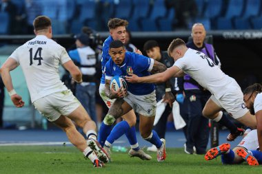 Roma, İtalya 03.02.2024: İtalyan Fin Smithe (ENG) Guinness Altı Milletler 2024 ragbi karşılaşmasında Monty Ioane (ITA) ile mücadele ederken ITALY ile ENGLAND arasında 3 Şubat 2024 tarihinde İtalya 'nın başkenti Roma' da oynanan Stadio Olimpico 'da oynanan karşılaşma..