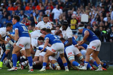 Roma, İtalya 03.02.2024: Maro Itoje (ENG), İtalya 'nın başkenti Roma' da 3 Şubat 2024 tarihinde İtalya 'nın başkenti İtalya' da oynanan Stadio Olimpico 'da ITALY ile ENGLAND arasında oynanan 2024 ragbi karşılaşmasında çekişme içindeydi..