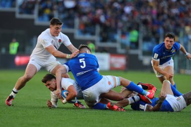 Roma, İtalya 03.02.2024: Federico Ruzza (ITA), Henry Slade (ENG) Guinness Altı Milletler 2024 rugby maçı sırasında İtalya 'nın başkenti Roma' da 3 Şubat 2024 tarihinde ENGLAND 'a karşı.