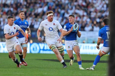 Roma, İtalya 03.02.2024: Alessandro Garbisi (ITA), Ollie Chessum (ENG) Guinness Altı Milletler 2024 rugby karşılaşmasında ITALY ile ENGLAND arasında 3 Şubat 2024 tarihinde İtalya 'nın başkenti Roma' da oynanan Stadio Olimpico 'da oynanan karşılaşma..