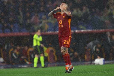 Roma, İtalya 10.01.2024: Roman Gianluca Mancini 1-1 gol attı ve İtalya Serisi A TIM 2023-2024 futbol karşılaşmasında Roma 'daki Olimpiyat Stadyumu' nda AS Romanlar FC Internazionale Milan 'a karşı oynanan karşılaşmayı takımla birlikte kutladı..