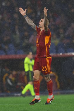 Roma, İtalya 10.01.2024: Roman Gianluca Mancini 1-1 gol attı ve İtalya Serisi A TIM 2023-2024 futbol karşılaşmasında Roma 'daki Olimpiyat Stadyumu' nda AS Romanlar FC Internazionale Milan 'a karşı oynanan karşılaşmayı takımla birlikte kutladı..