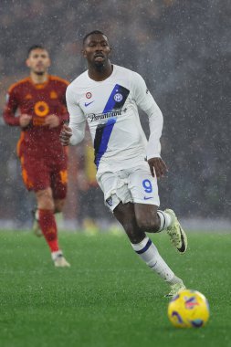 Roma, İtalya 10.01.2024: İtalya Serie A TIM 2023-2024 futbol karşılaşması sırasında Marcus Thuram Roma 'daki Olimpiyat Stadyumu' nda AS Romanlar FC Internazionale Milan 'a karşı.