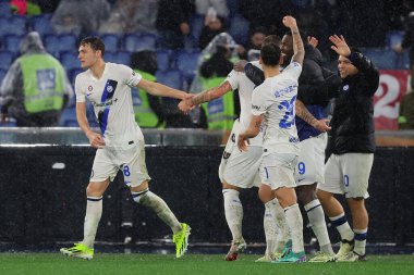 Roma, İtalya 10.01.2024: Inter 'den Marko Arnautoviç, Inter' den Benjamin Pavard, Inter 'den Nicolo Barella İtalya Serie A TIM 2023-2024 futbol karşılaşmasında Roma' daki Olimpiyat Stadyumu 'nda AS Romanlar FC Internazionale Milan' a karşı oynanan karşılaşmada puanı kutladı.