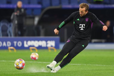 Roma, İtalya 14.2.2024: Bayern Münih 'ten Harry Kane Uefa Şampiyonlar Ligi 2023-2024 öncesi ısınma turunda, 16 futbol karşılaşması SS Lazio FC Bayern Mucnhen' e karşı Roma Olimpiyat Stadyumu 'nda oynandı..