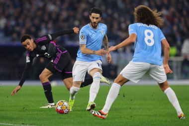 Roma, İtalya 14.2.2024: Bayern Munchen 'den Jamal Musiala, 2023-2024 Uefa Şampiyonlar Ligi karşılaşmasında Lazio' dan Luis Alberto, 16..