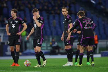 Roma, İtalya 14.2.2024: Bayern Munchen 'den Harry Kane, Uefa Şampiyonlar Ligi 2023-2024 sezonunda Bayern Münih' ten Thomas Muller, 16 futbol karşılaşmasında SS Lazio FC Bayern Mucnhen 'e karşı Roma Olimpiyat Stadyumu' nda..