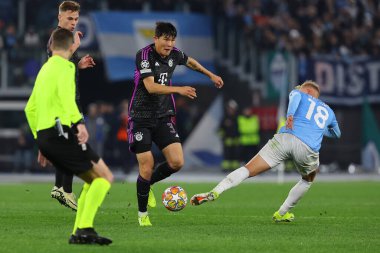 Roma, İtalya 14.2.2024: Bayern Munchen 'den Minjae Kim, 2023-2024 Uefa Şampiyonlar Ligi karşılaşmasında Lazio' dan Gustav Isaksen, 16 futbol karşılaşması SS Lazio 'ya karşı FC Bayern Mucnhen Roma Olimpiyat Stadyumu' nda.