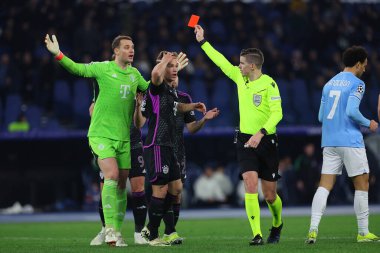 Roma, İtalya 14.2.2024: Uefa Şampiyonlar Ligi 2023 'te hakemlerle yapılan Bayern protestosu, 16 futbol karşılaşması SS Lazio ile FC Bayern Mucnhen arasında Roma Olimpiyat Stadyumu' nda oynanan karşılaşma..