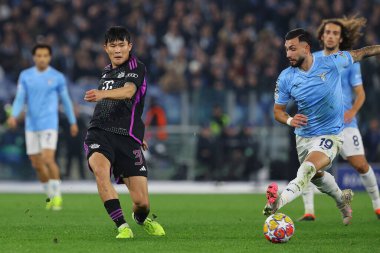 Roma, İtalya 14.2.2024: Bayern Munchen 'den Minjae Kim, Uefa Şampiyonlar Ligi 2023-2024 döneminde Lazio' dan Taty Castellanos, Roma 'daki Olimpiyat Stadyumu' nda SS Lazio 'ya karşı FC Bayern Mucnhen maçının 16..