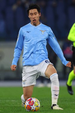 Roma, İtalya 14.2.2024: Lazio 'lu Daichi Kamada, Uefa Şampiyonlar Ligi 2023-2024 maçında 16' ncı tur SS Lazio FC Bayern Mucnhen 'e karşı Roma Olimpiyat Stadyumu' nda mücadele etti..