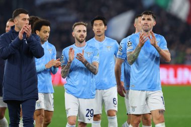 Roma, İtalya 14.2.2024: Lazio oyuncuları Uefa Şampiyonlar Ligi 2023-2024 sezonunun sonunda zaferi kutluyorlar, 16 futbol karşılaşmasında SS Lazio FC Bayern Mucnhen ile Roma Olimpiyat Stadyumu 'nda karşılaşacak..
