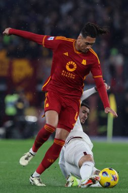 Roma, İtalya 26.02.2024: Roma 'dan Chris Smalling, Torino' dan Vlasiç İtalya Serie A TIM 2023-2024 futbol karşılaşması sırasında Roma 'daki Olimpiyat Stadyumu' nda AS ROMA FC Torino 'ya karşı.