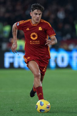 Roma, İtalya 26.02.2024: İtalyan Paulo Dybala İtalya Serie A TIM 2023-2024 futbol karşılaşması sırasında Roma Olimpiyat Stadyumu 'nda AS ROMA FC Torino' ya karşı.