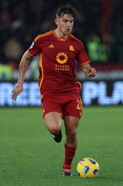 Roma, İtalya 26.02.2024: İtalyan Paulo Dybala İtalya Serie A TIM 2023-2024 futbol karşılaşması sırasında Roma Olimpiyat Stadyumu 'nda AS ROMA FC Torino' ya karşı.