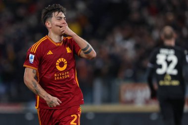 Roma, İtalya 26.02.2024: Roman Paulo Dybala penaltıyı 1-0 yendi ve İtalya Serie A TIM 2023-2024 futbol karşılaşmasında AS ROMA ile Roma Olimpiyat Stadyumu 'ndaki FC Torino karşılaşmasını kutladı.