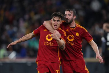 Roma, İtalya 26.02.2024: Roman Paulo Dybala penaltıyı 1-0 yendi ve İtalya Serie A TIM 2023-2024 futbol karşılaşmasında AS ROMA ile Roma Olimpiyat Stadyumu 'ndaki FC Torino karşılaşmasını kutladı.