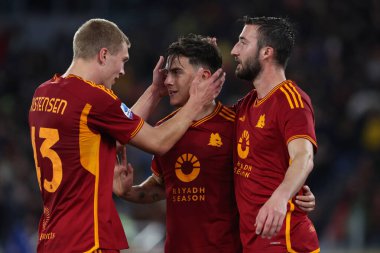 Roma, İtalya 26.02.2024: Roman Paulo Dybala penaltıyı 1-0 yendi ve İtalya Serie A TIM 2023-2024 futbol karşılaşmasında AS ROMA ile Roma Olimpiyat Stadyumu 'ndaki FC Torino karşılaşmasını kutladı.