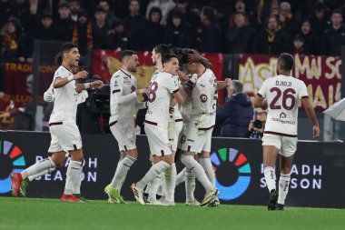 Roma, İtalya 26.02.2024: Torino 'dan Zapata 1-1 gol attı ve İtalya Serie A TIM 2023-2024 futbol karşılaşmasında Roma Olimpiyat Stadyumu' nda AS ROMA-FC Torino karşılaşmasını takımla birlikte kutladı..